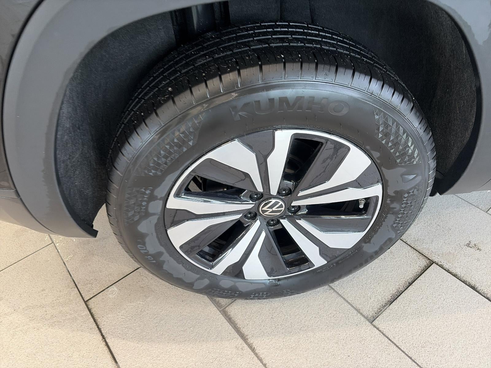 2025 Volkswagen Atlas Cross Sport 2.0T SE 4MOTION