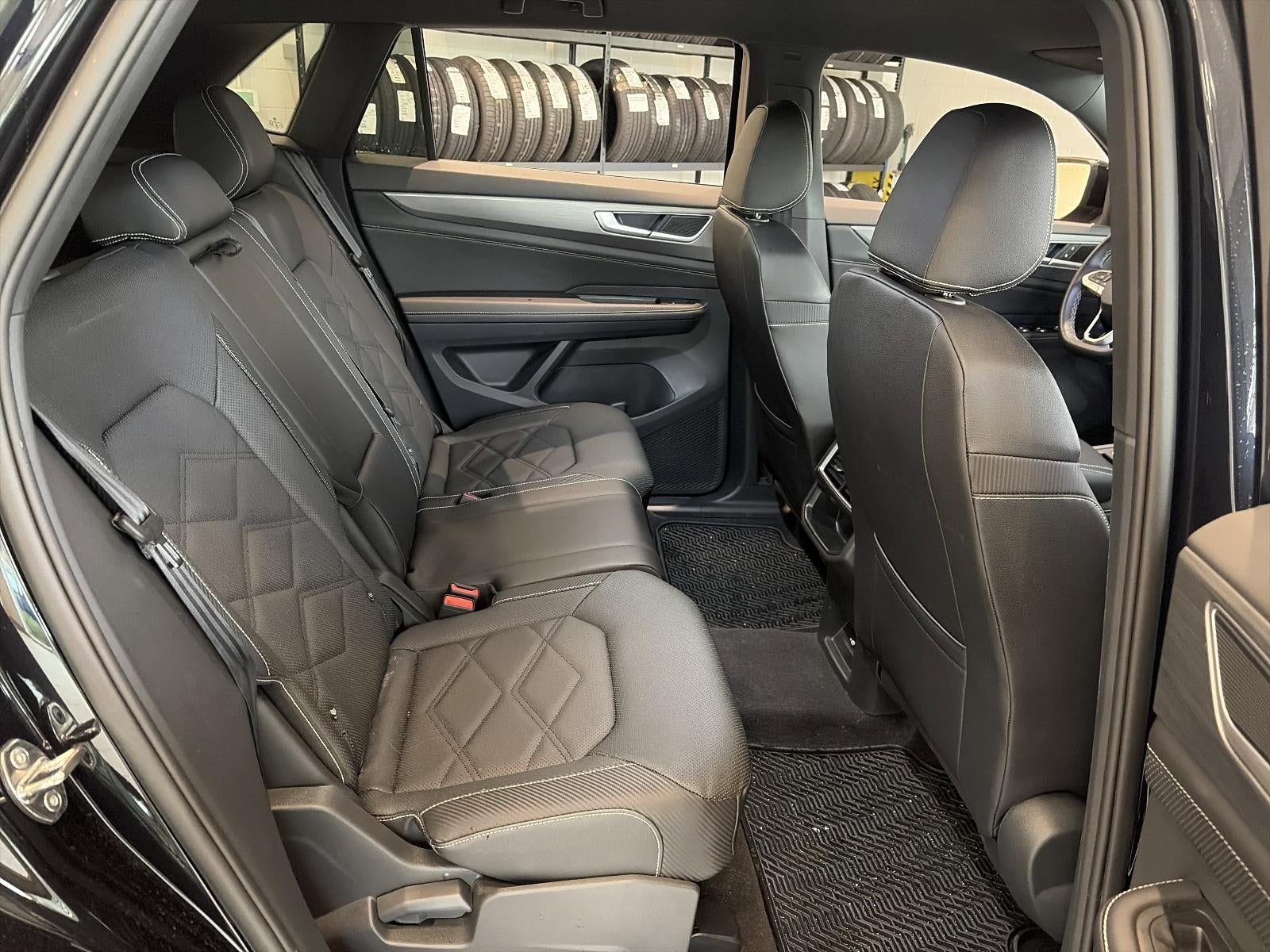 2025 Volkswagen Atlas Cross Sport 2.0T SE 4MOTION