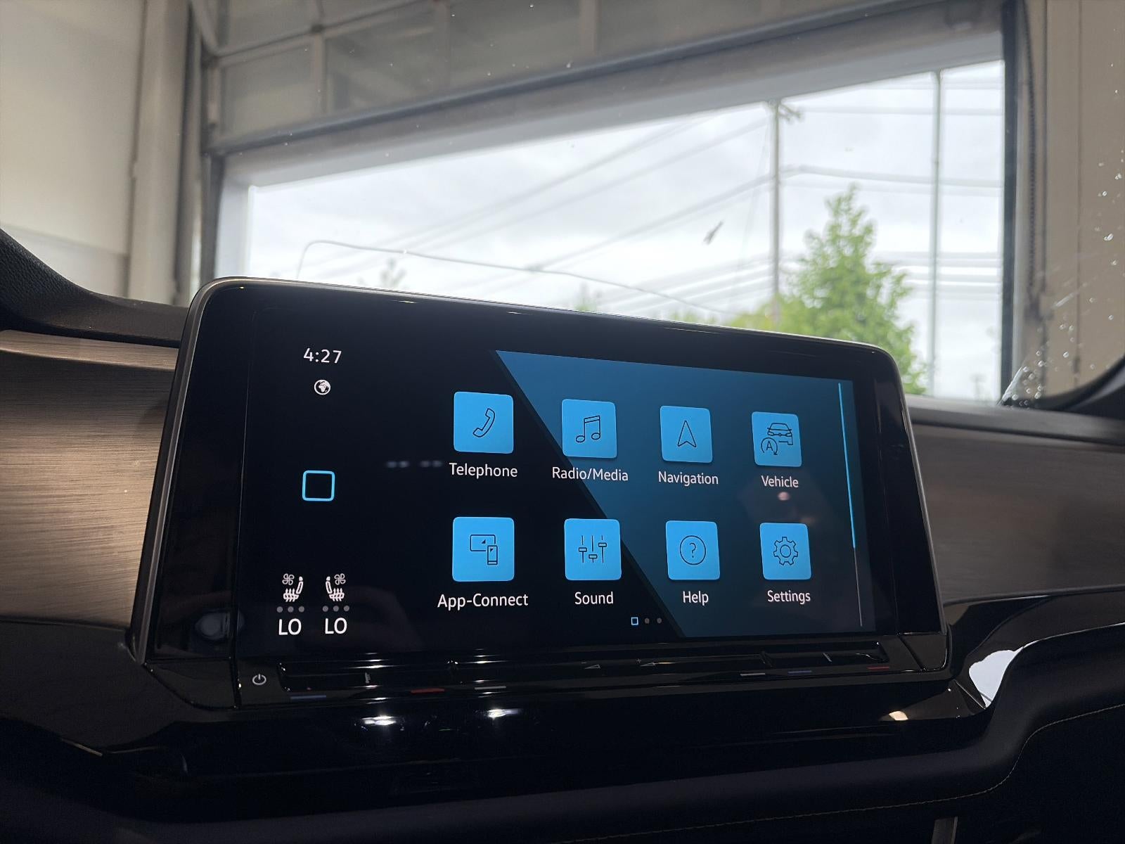 2025 Volkswagen Atlas Cross Sport 2.0T SE 4MOTION