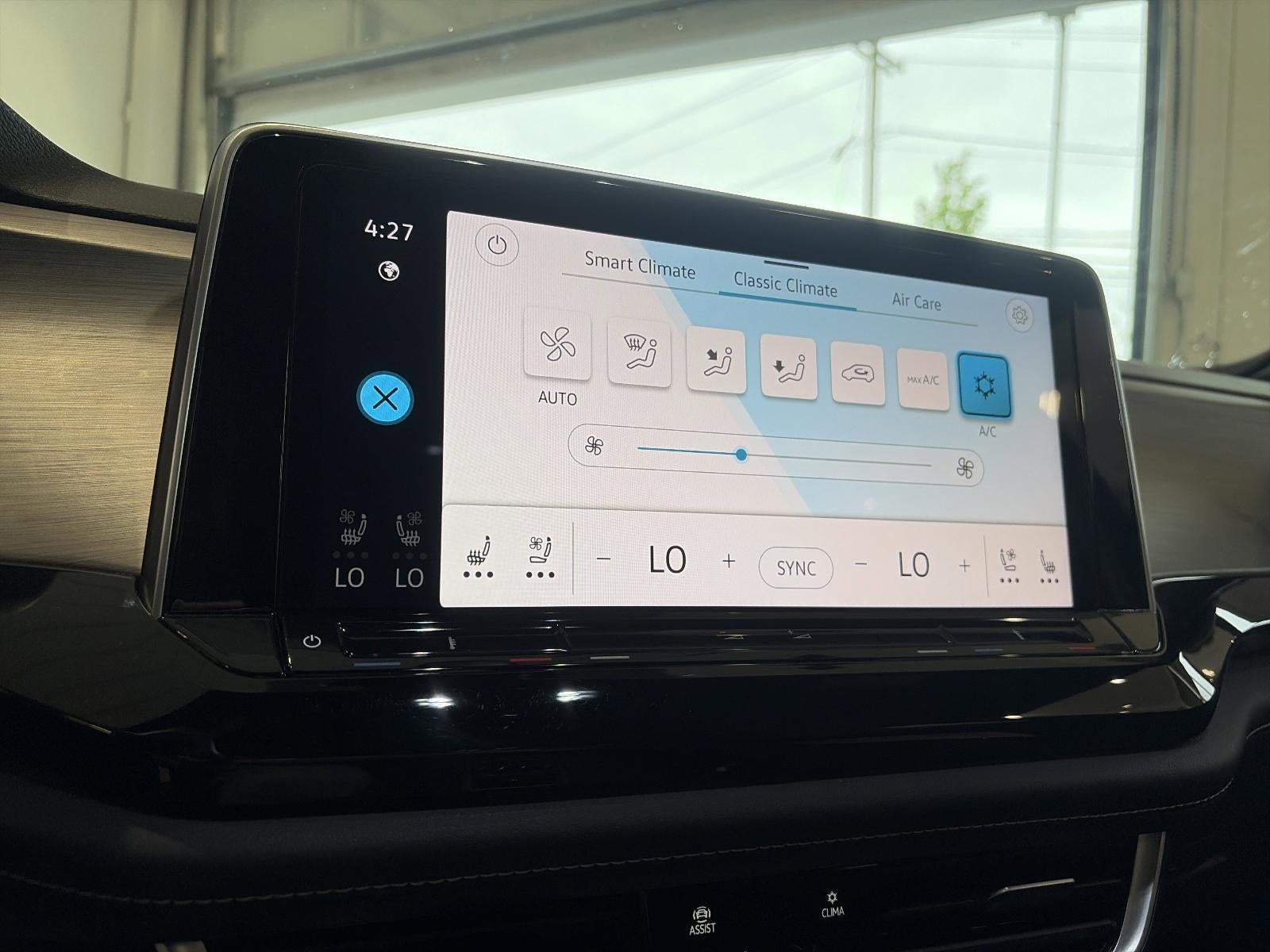 2025 Volkswagen Atlas Cross Sport 2.0T SE 4MOTION