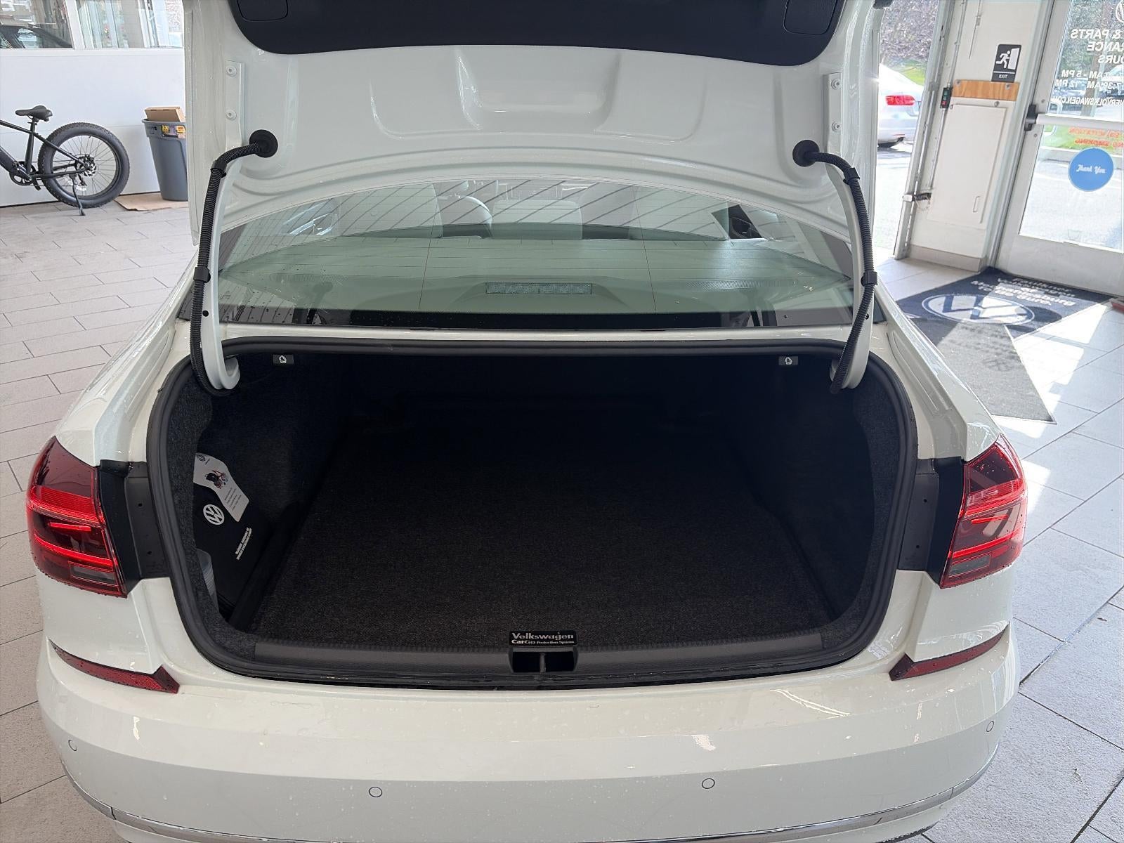 2018 Volkswagen Passat 2.0T SE w/Technology Auto