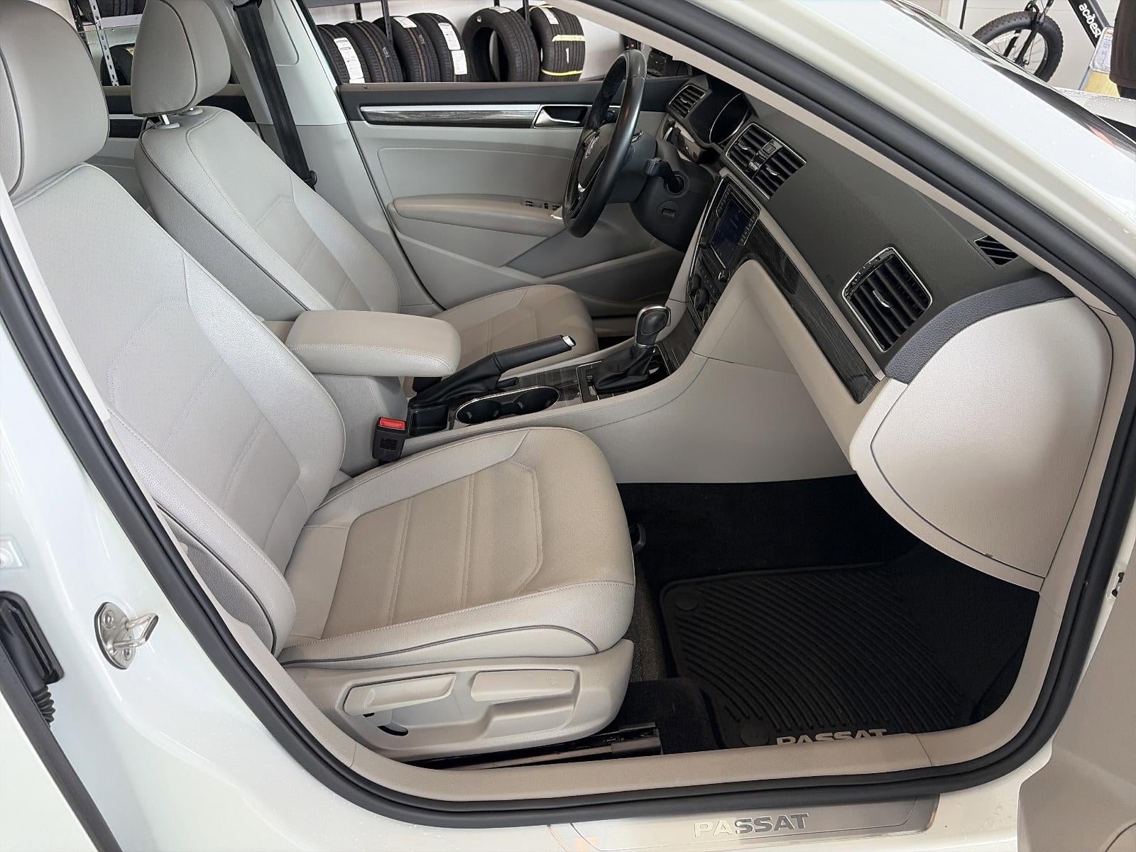 2018 Volkswagen Passat 2.0T SE w/Technology Auto