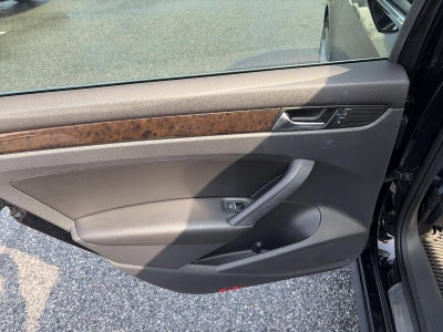 2014 Volkswagen Passat 4dr Sdn 1.8T Auto SEL Premium PZEV