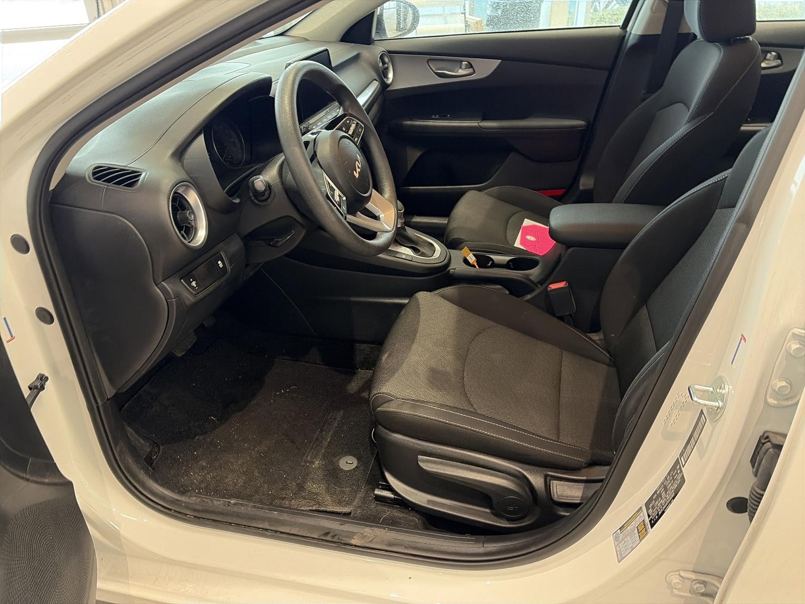 2023 Kia Forte LXS IVT