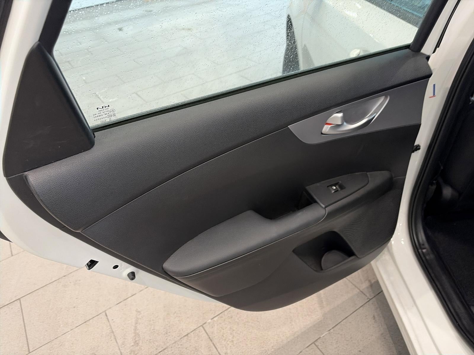 2023 Kia Forte LXS IVT