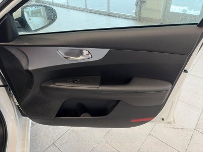 2023 Kia Forte LXS IVT