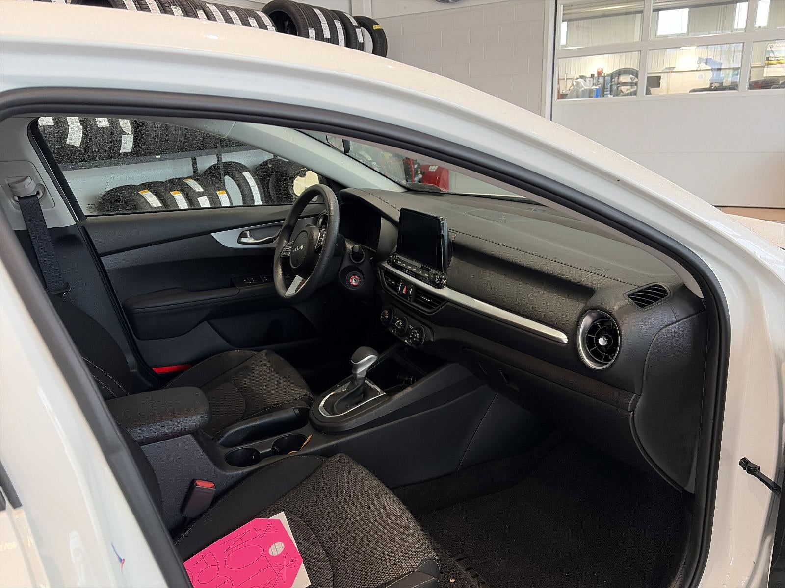 2023 Kia Forte LXS IVT