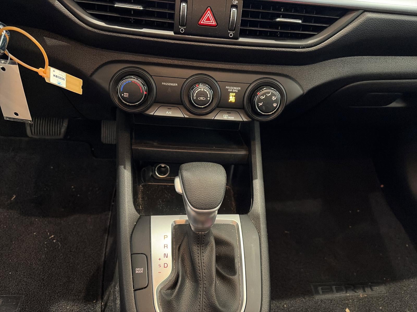 2023 Kia Forte LXS IVT