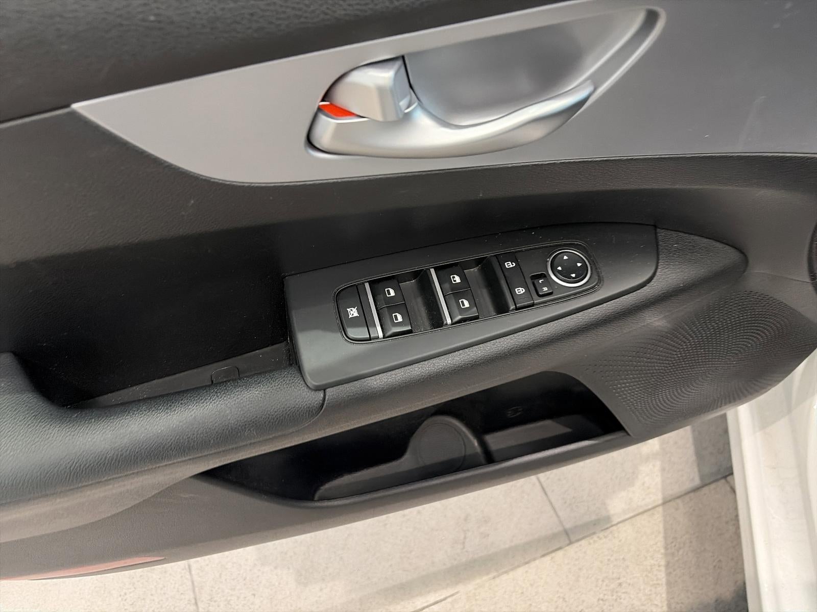 2023 Kia Forte LXS IVT