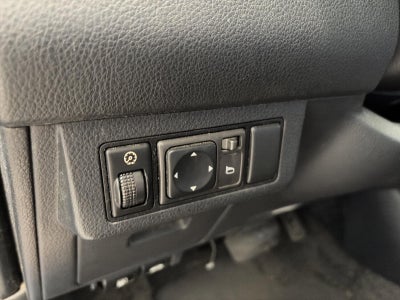 2008 Nissan Versa 5dr HB I4 Auto 1.8 S