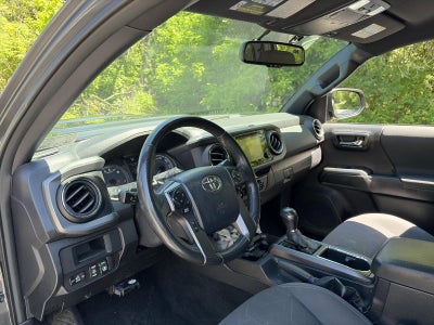 2017 Toyota Tacoma TRD Sport Double Cab 5' Bed V6 4x4 AT (Natl)