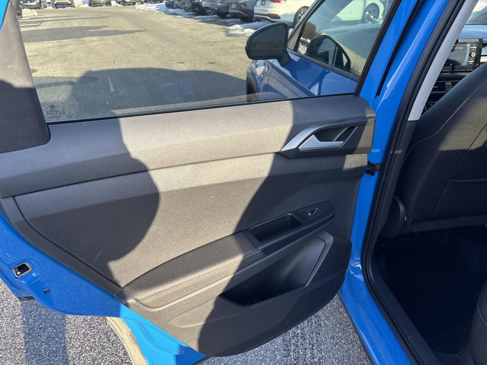 2025 Volkswagen Taos SE Black 4MOTION