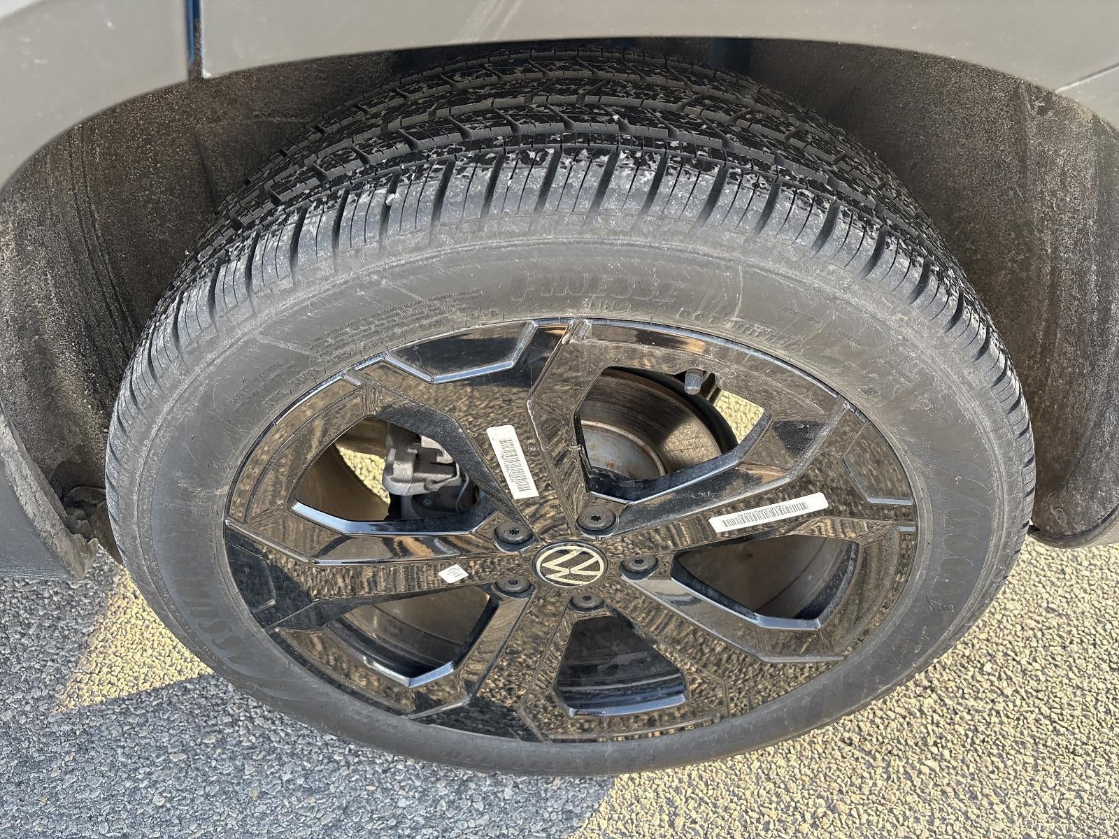 2025 Volkswagen Taos SE Black 4MOTION