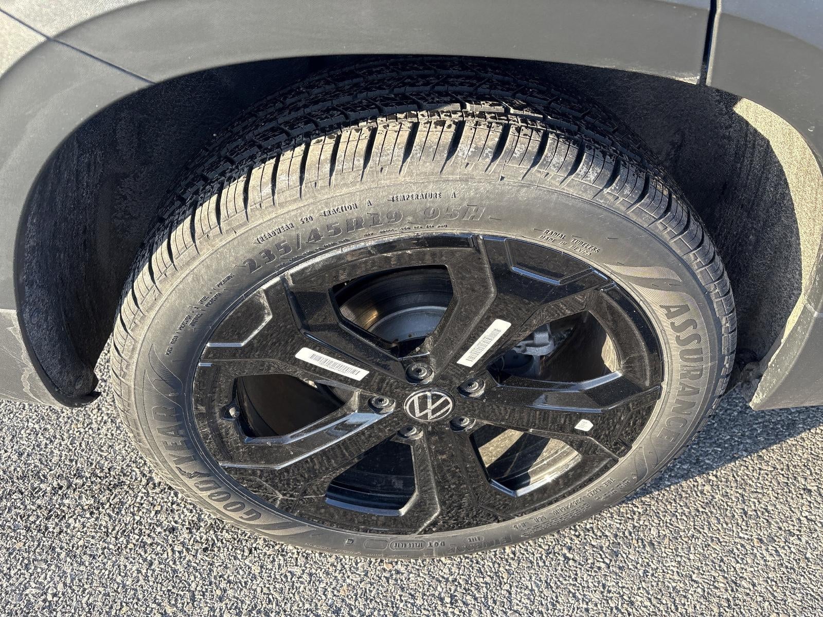 2025 Volkswagen Taos SE Black 4MOTION