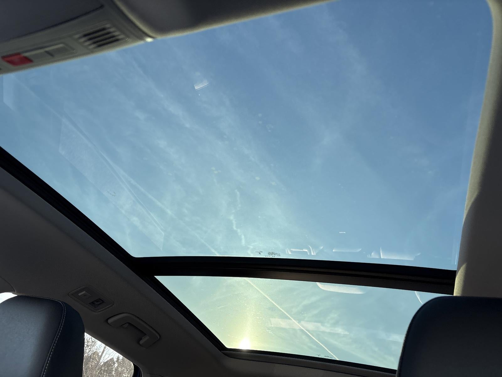 2025 Volkswagen Taos SE Black 4MOTION