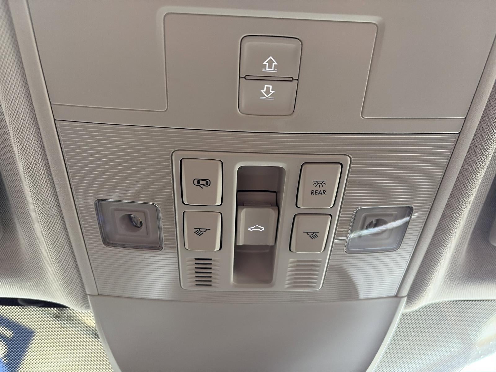 2025 Volkswagen Taos SE Black FWD