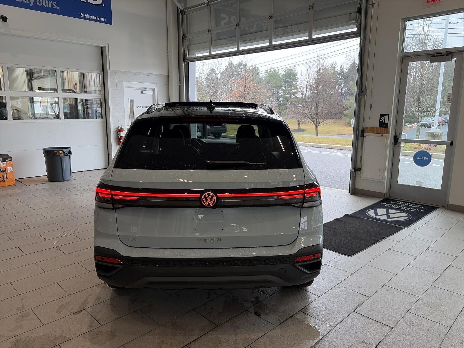 2025 Volkswagen Taos SE Black FWD