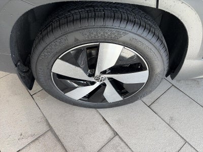 2025 Volkswagen Taos S 4MOTION