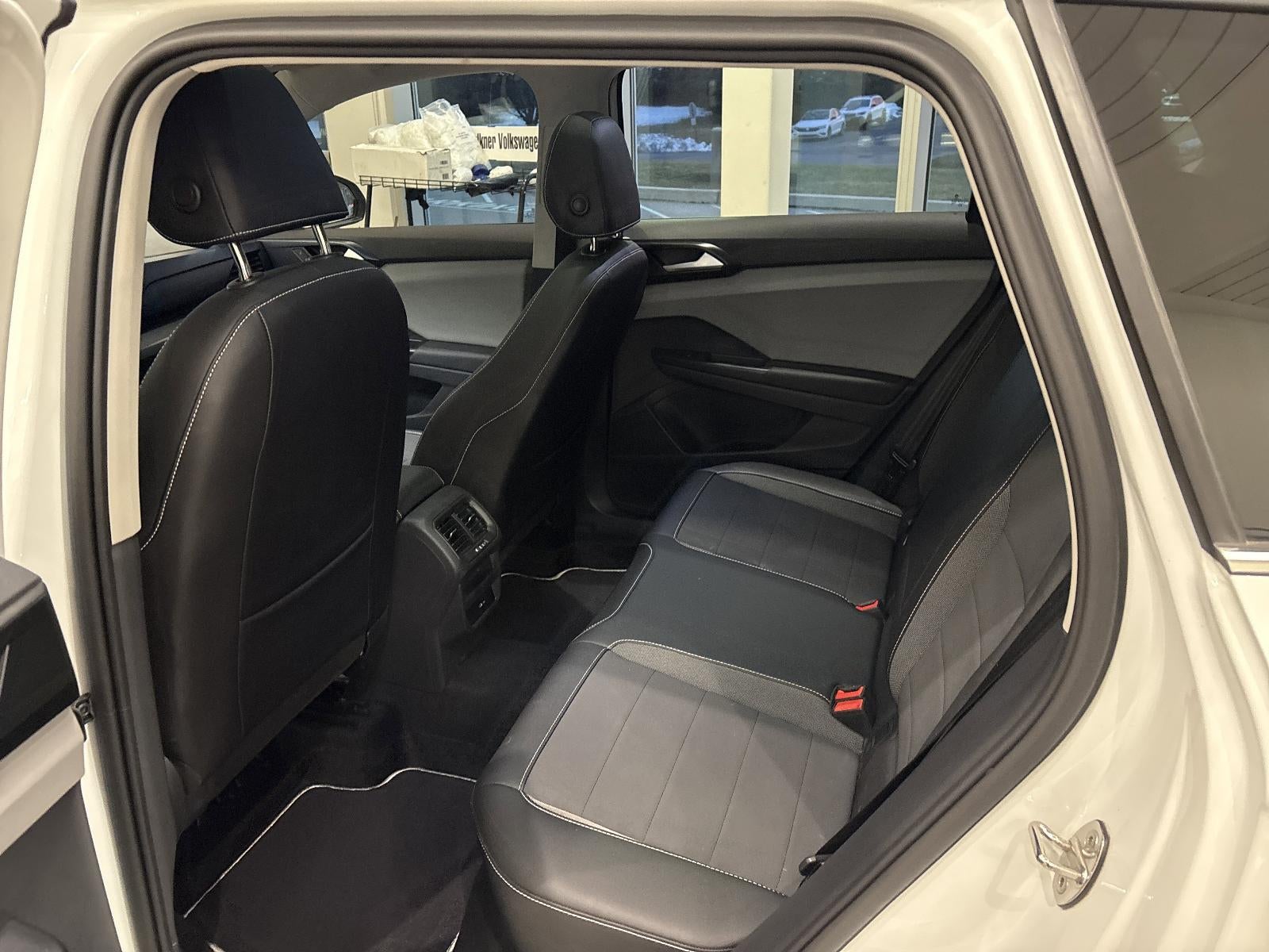 2022 Volkswagen Taos SE FWD