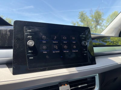 2025 Volkswagen Taos SE 4MOTION