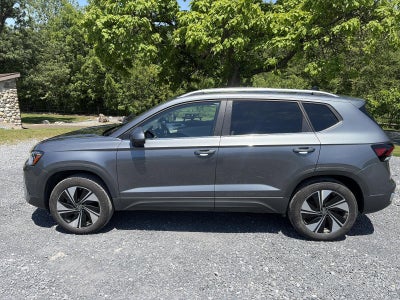 2025 Volkswagen Taos SE 4MOTION