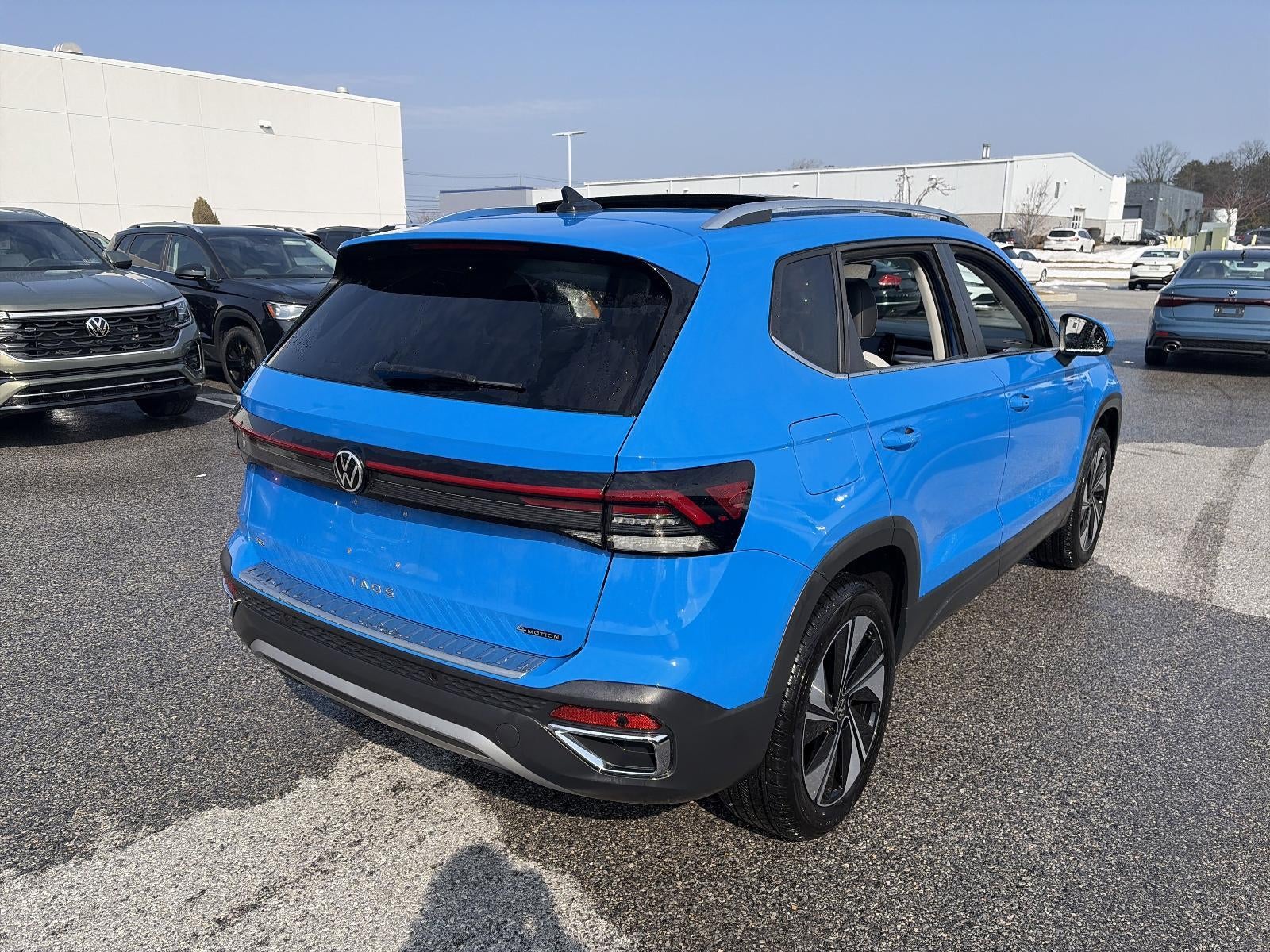 2025 Volkswagen Taos SE 4MOTION