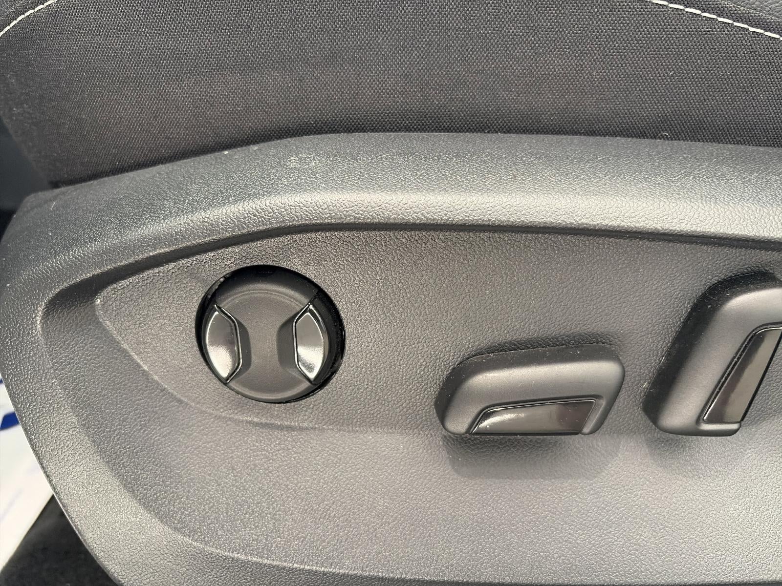 2024 Volkswagen Taos SE 4MOTION