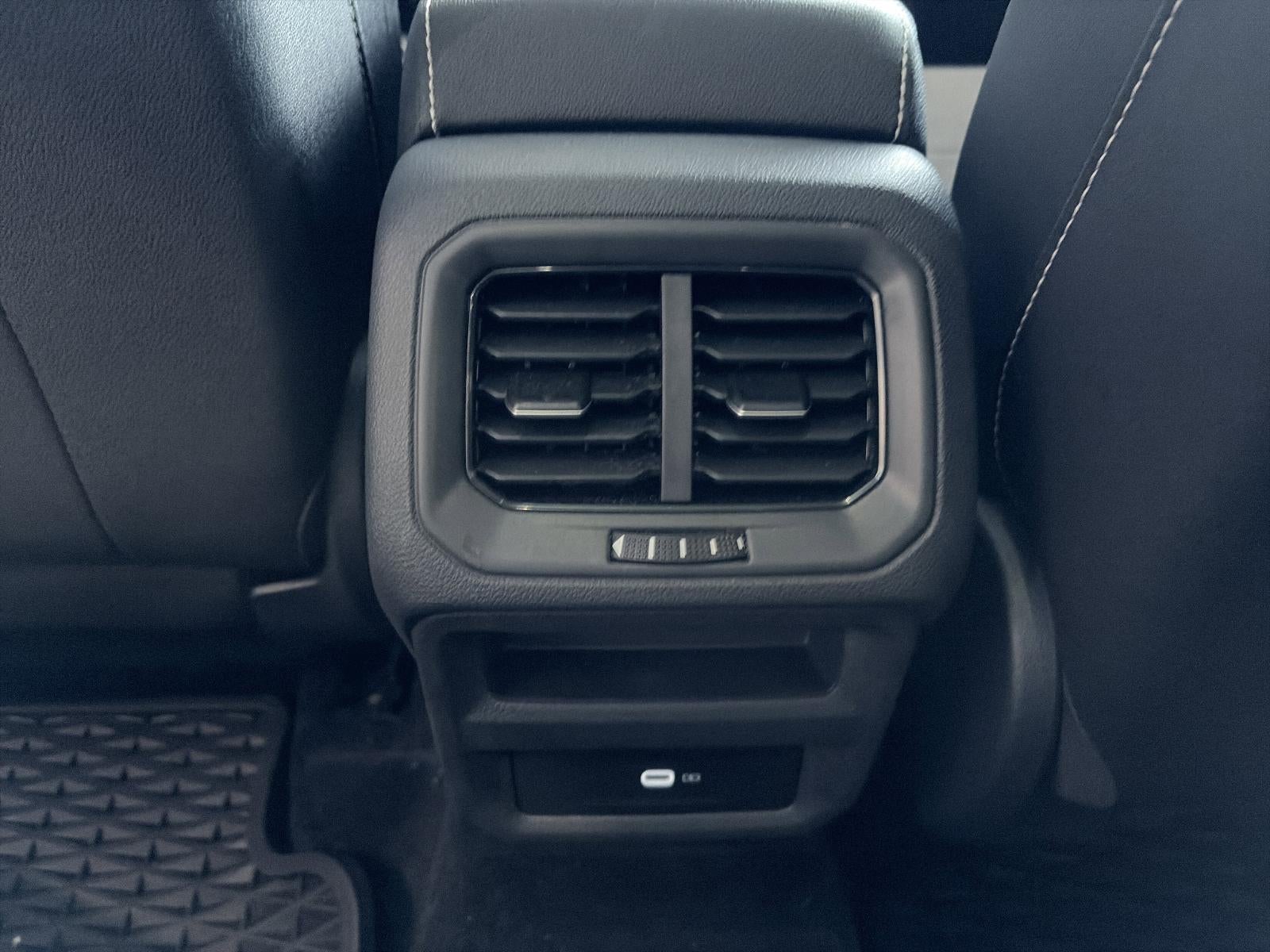 2024 Volkswagen Taos SE 4MOTION