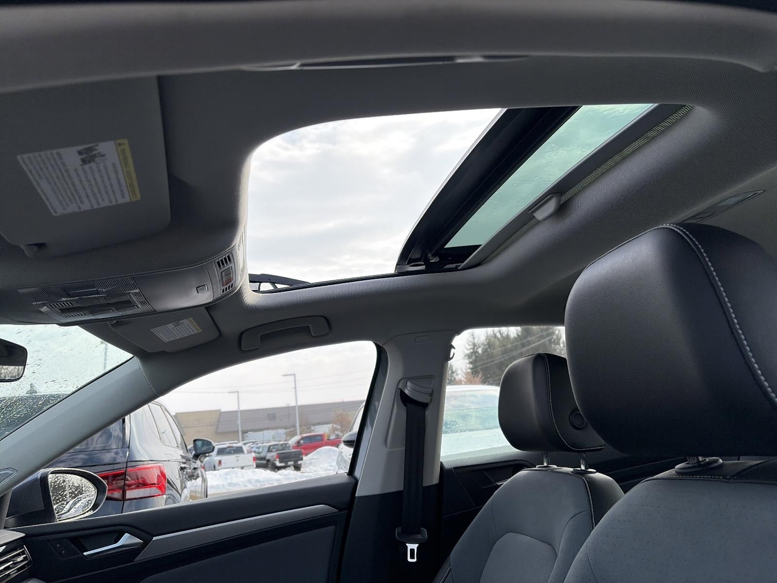 2025 Volkswagen Jetta SE Auto