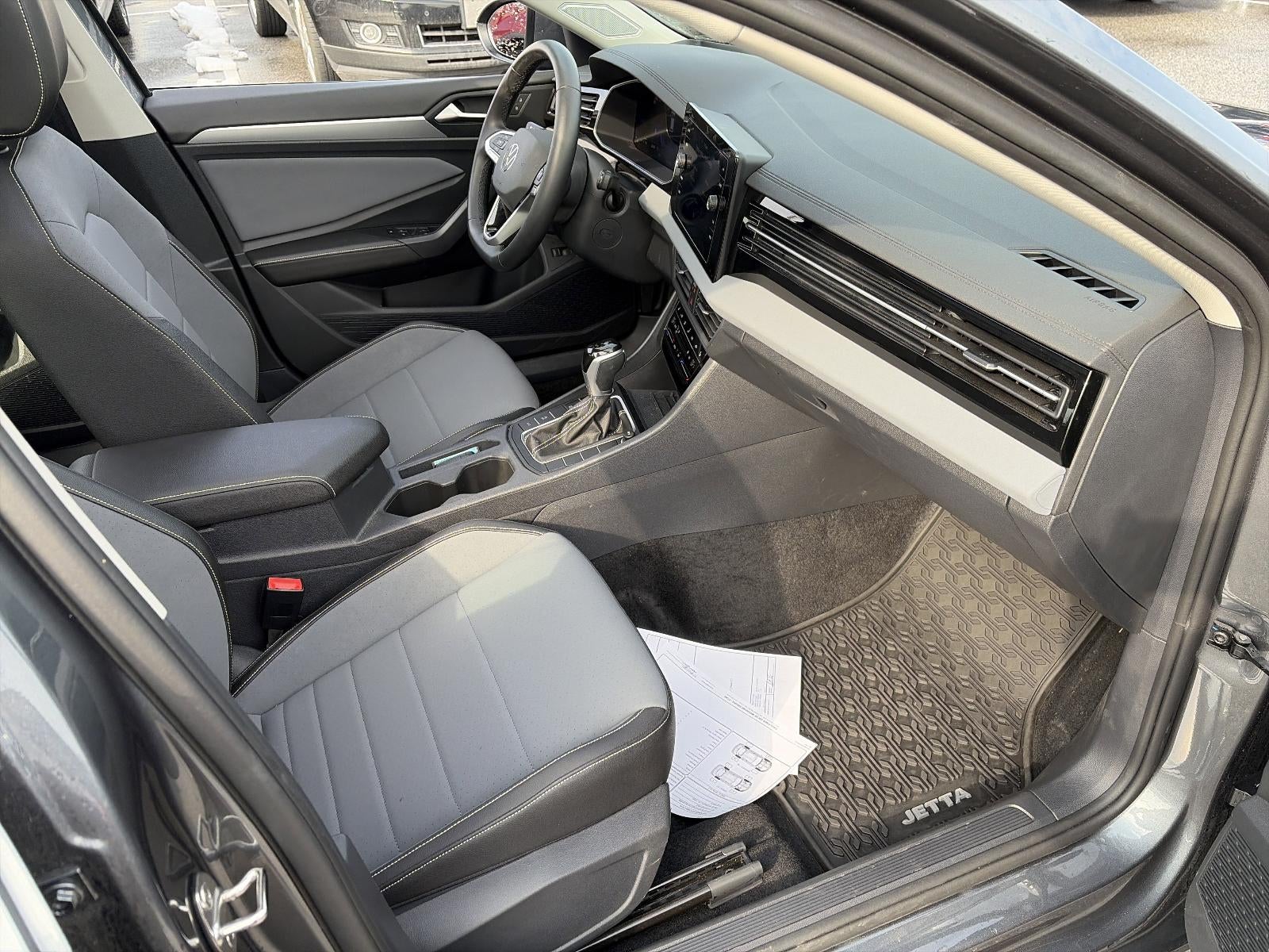 2025 Volkswagen Jetta SE Auto