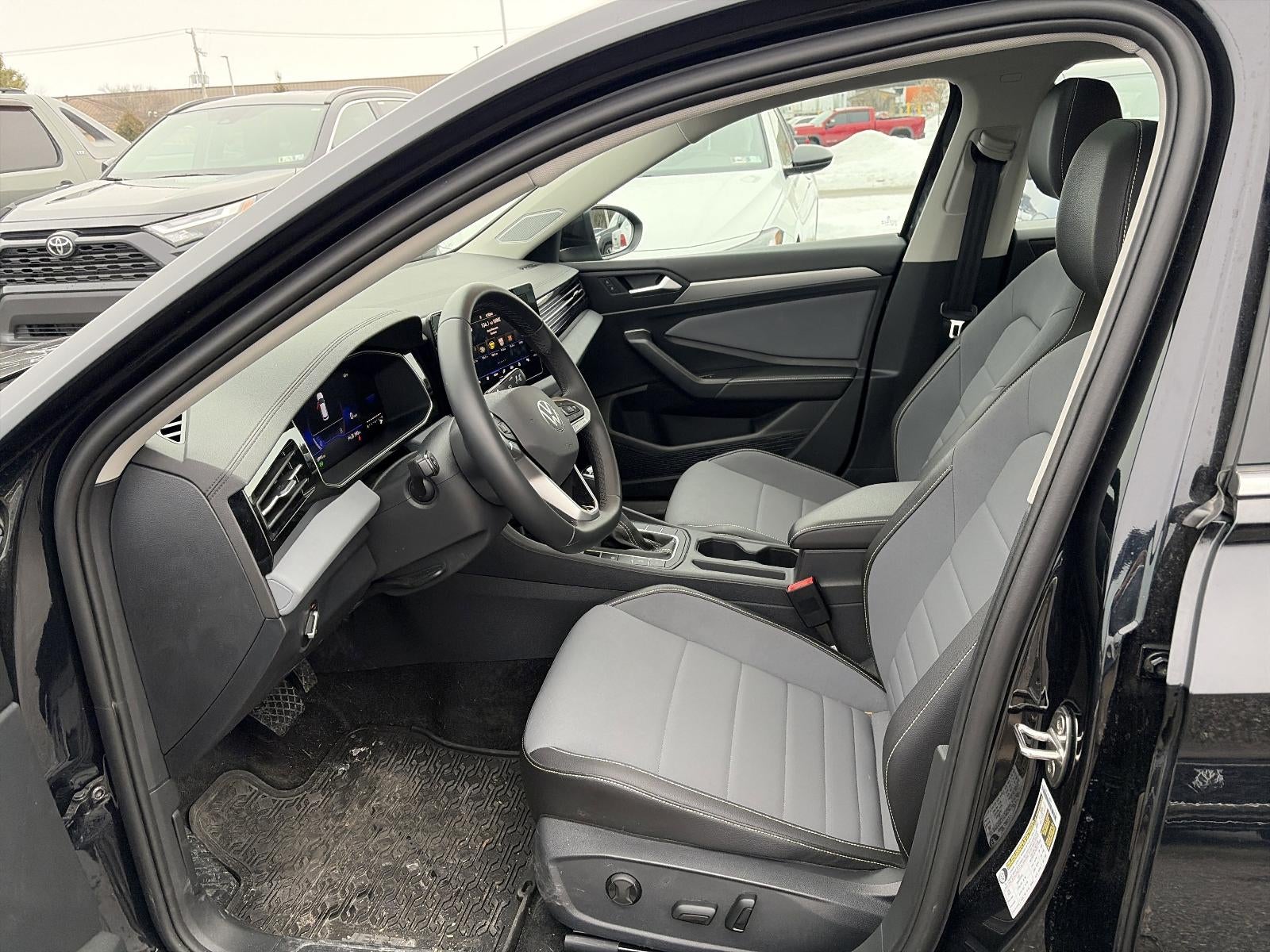 2025 Volkswagen Jetta SE Auto