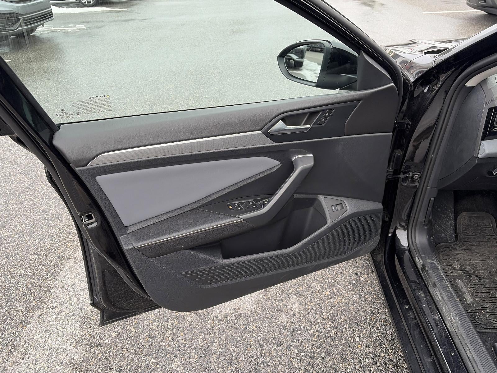 2025 Volkswagen Jetta SE Auto