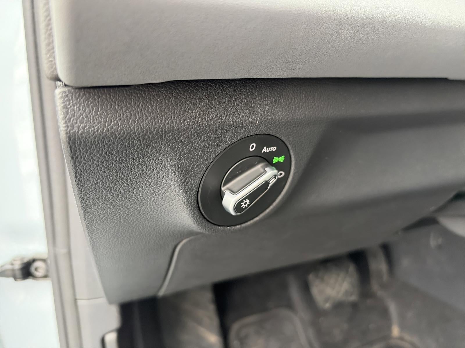 2025 Volkswagen Jetta SE Auto