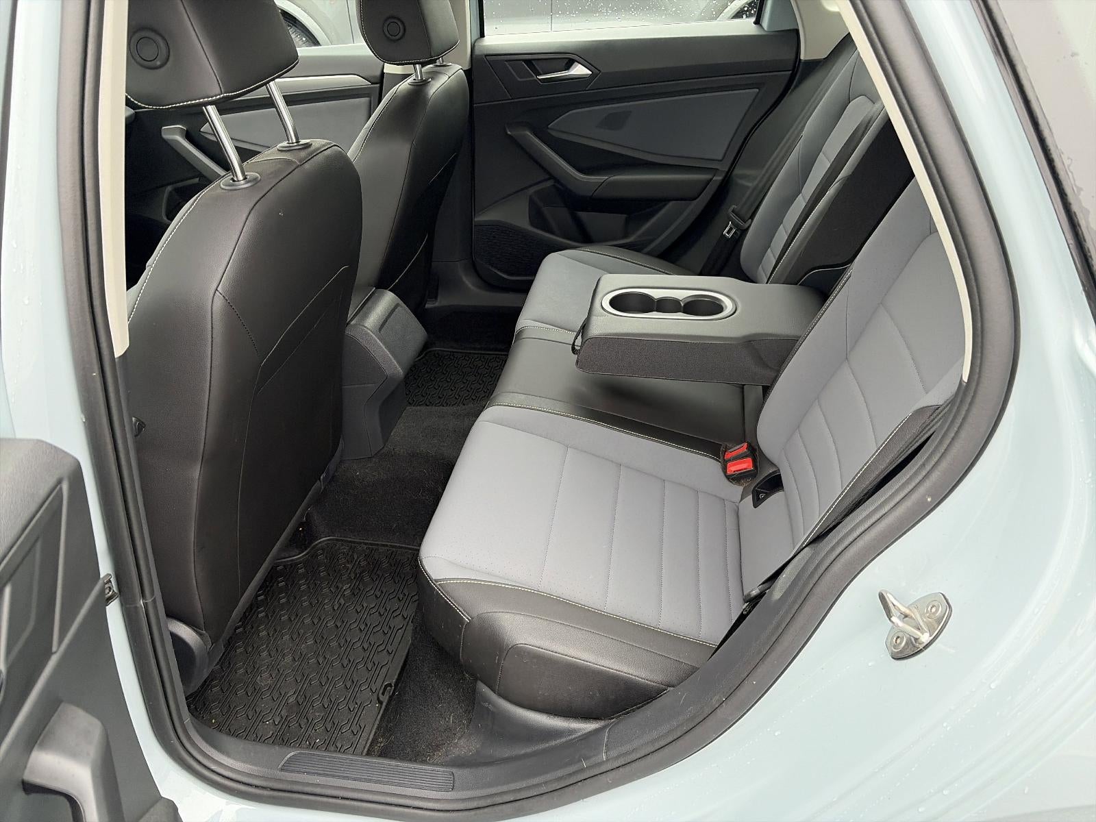 2025 Volkswagen Jetta SE Auto