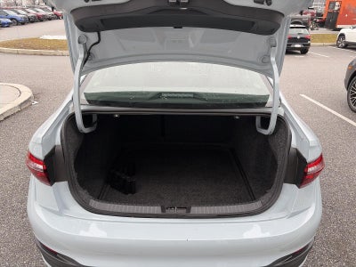 2025 Volkswagen Jetta SE Auto