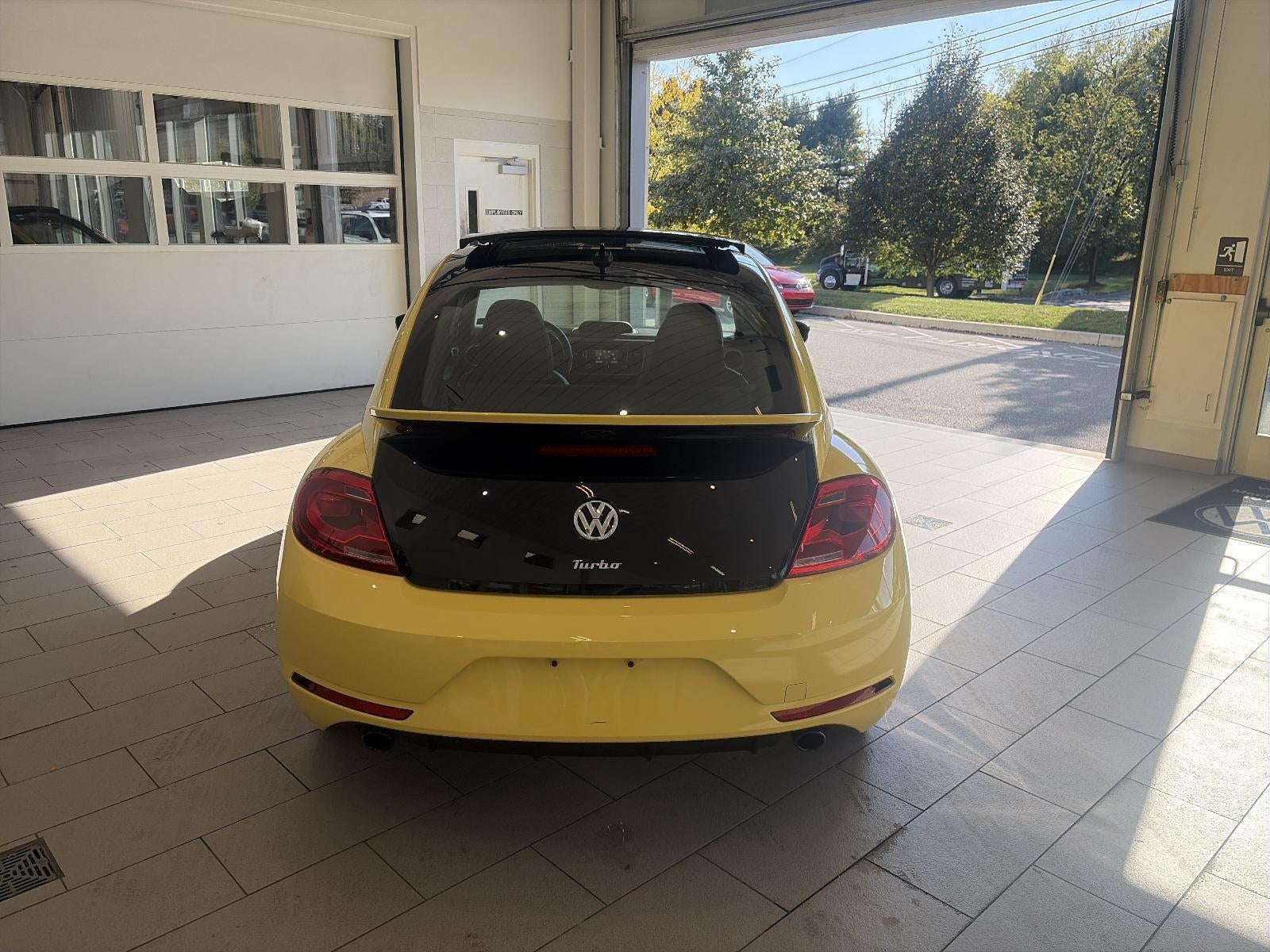 2014 Volkswagen Beetle 2dr DSG 2.0T Turbo R-Line PZEV