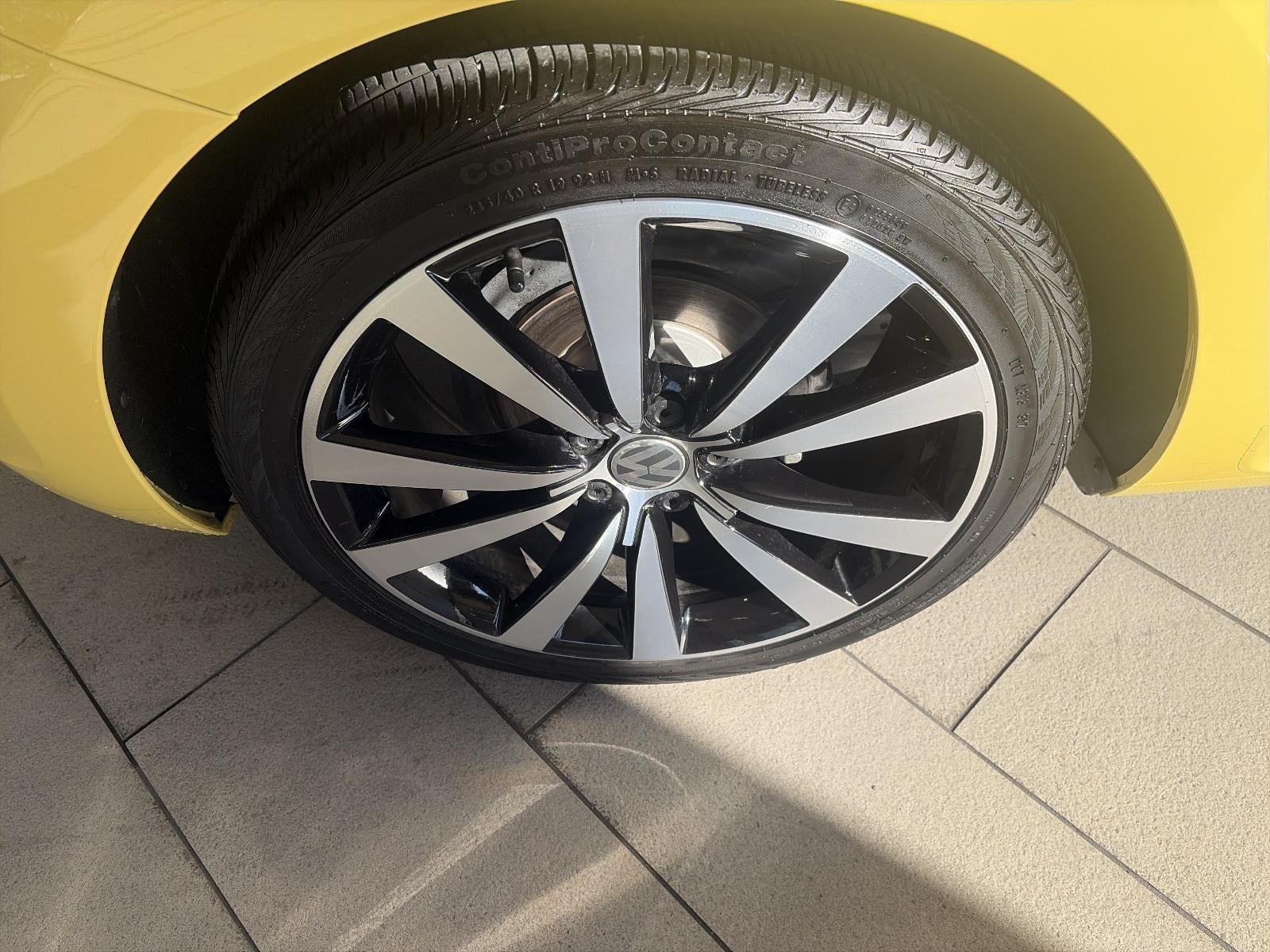 2014 Volkswagen Beetle 2dr DSG 2.0T Turbo R-Line PZEV