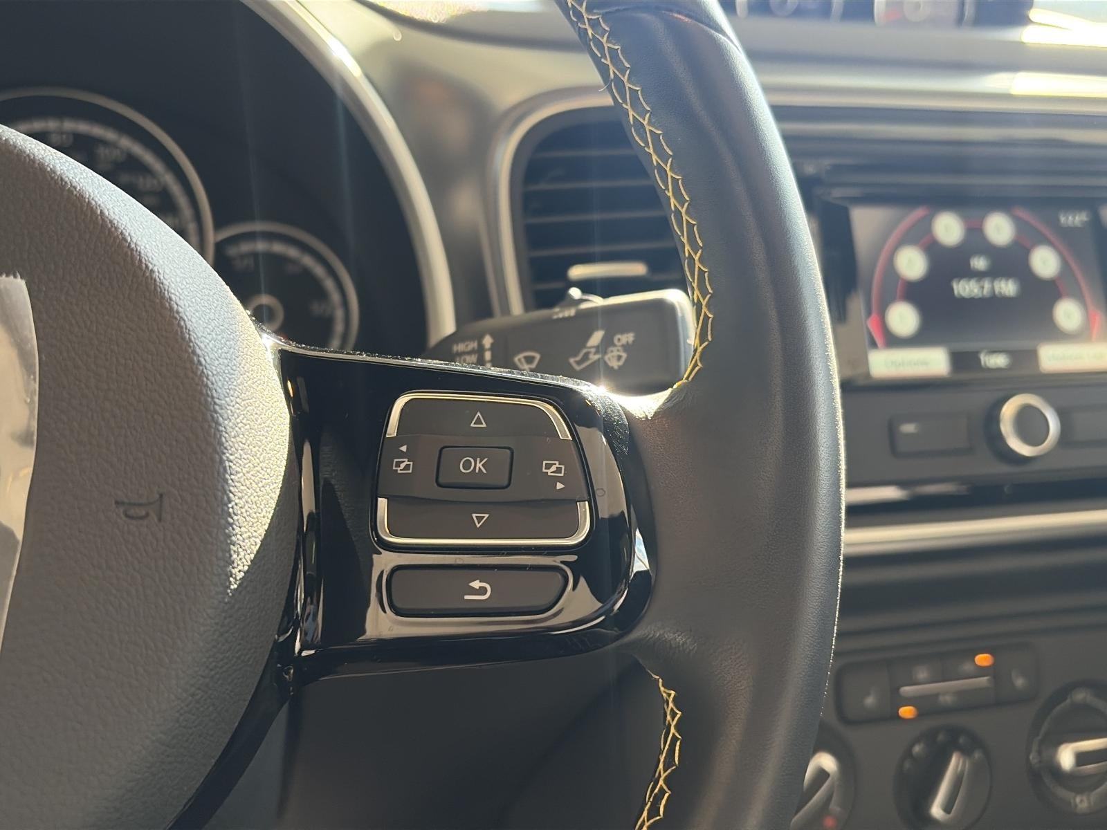2014 Volkswagen Beetle 2dr DSG 2.0T Turbo R-Line PZEV