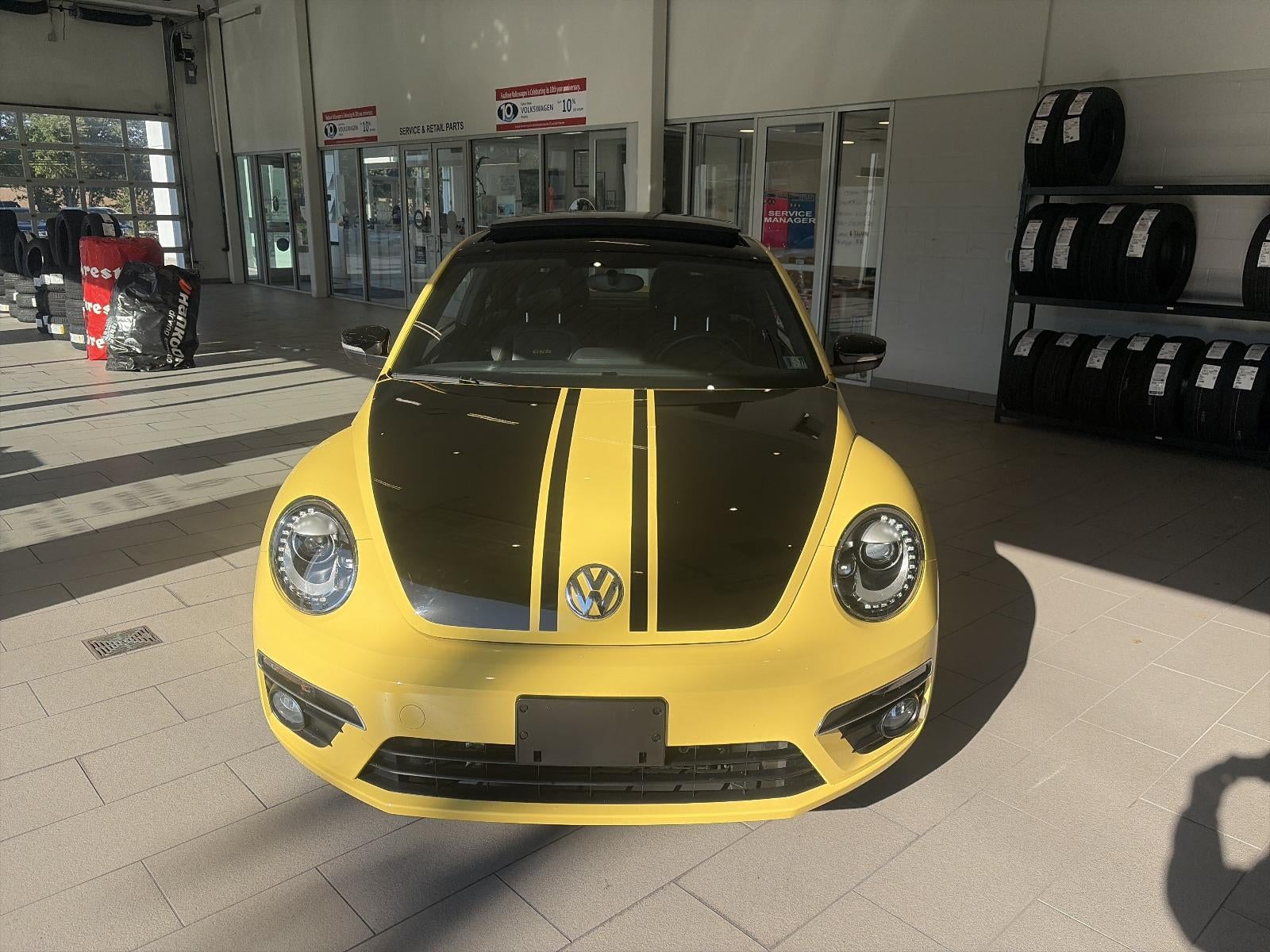 2014 Volkswagen Beetle 2dr DSG 2.0T Turbo R-Line PZEV