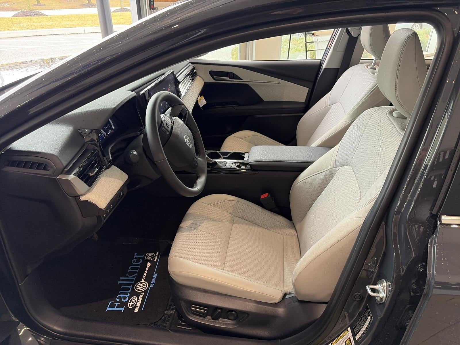 2025 Toyota Camry XSE AWD (Natl)