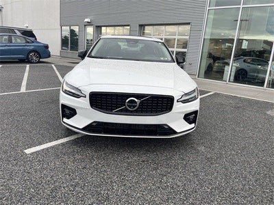 2024 Volvo S60 B5 FWD Plus Dark Theme