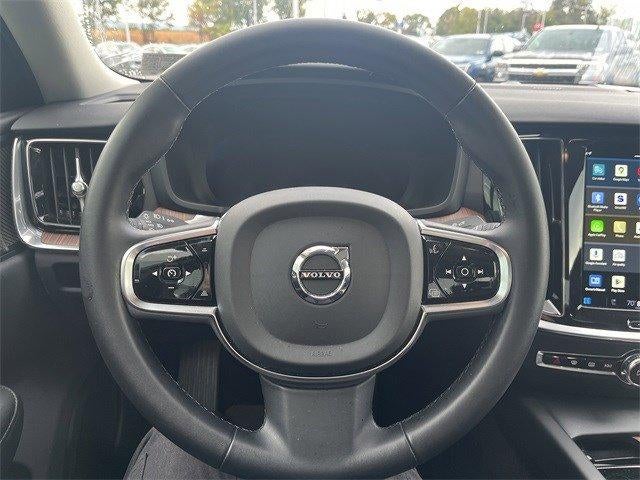 2024 Volvo S60 B5 FWD Plus Dark Theme