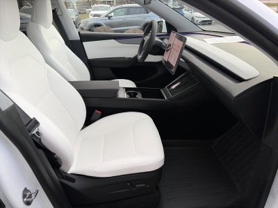 2026 Tesla Model Y AWD