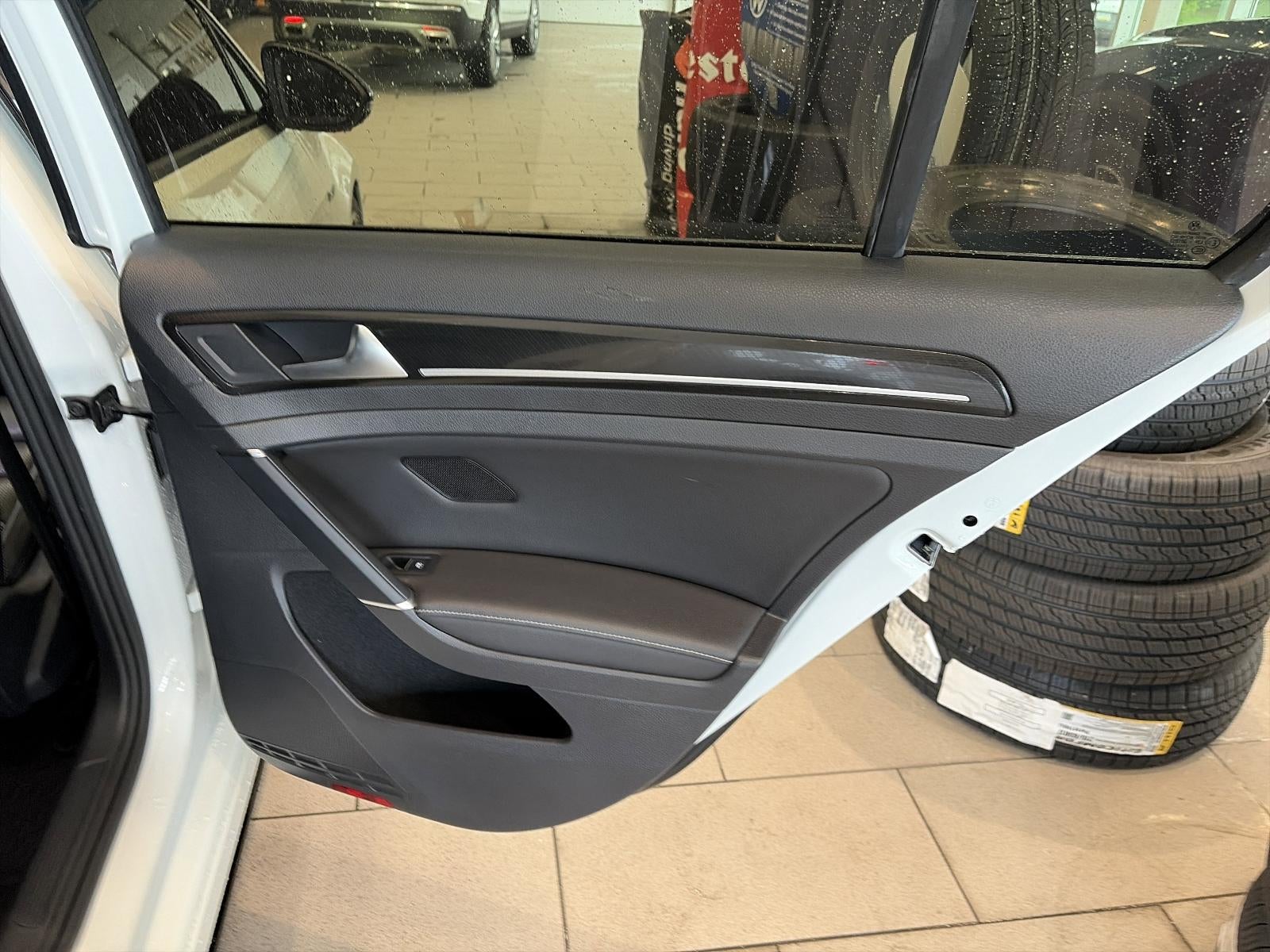 2018 Volkswagen Golf R 2.0T DSG w/DCC/Nav