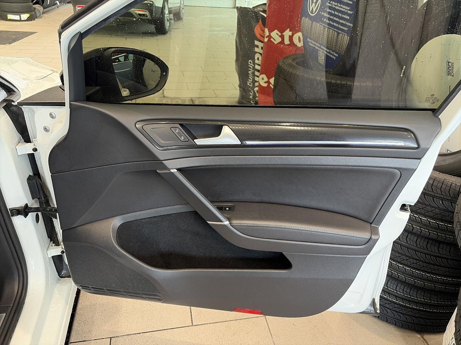 2018 Volkswagen Golf R 2.0T DSG w/DCC/Nav