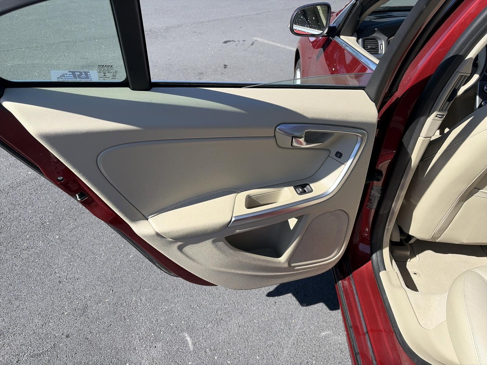 2015 Volvo S60 2015.5 4dr Sdn T5 Platinum AWD