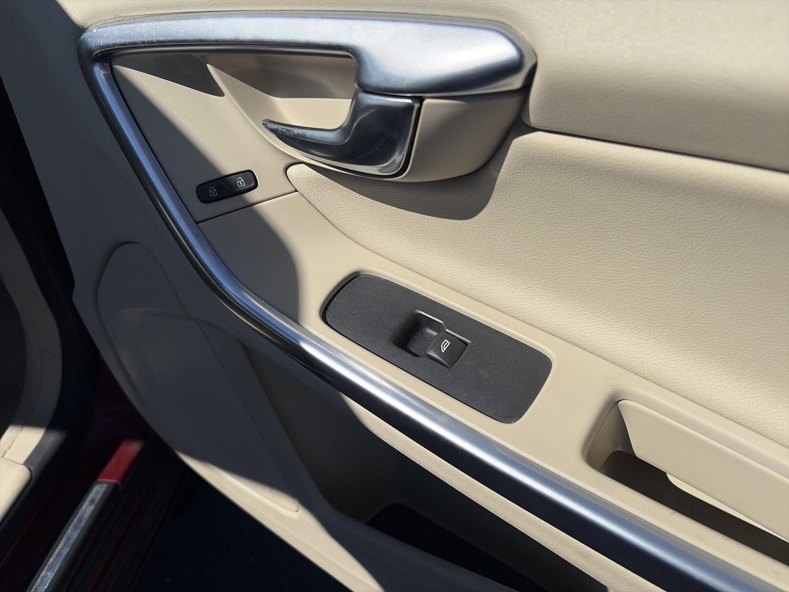 2015 Volvo S60 2015.5 4dr Sdn T5 Platinum AWD