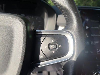 2021 Volvo XC40 T5 AWD Momentum