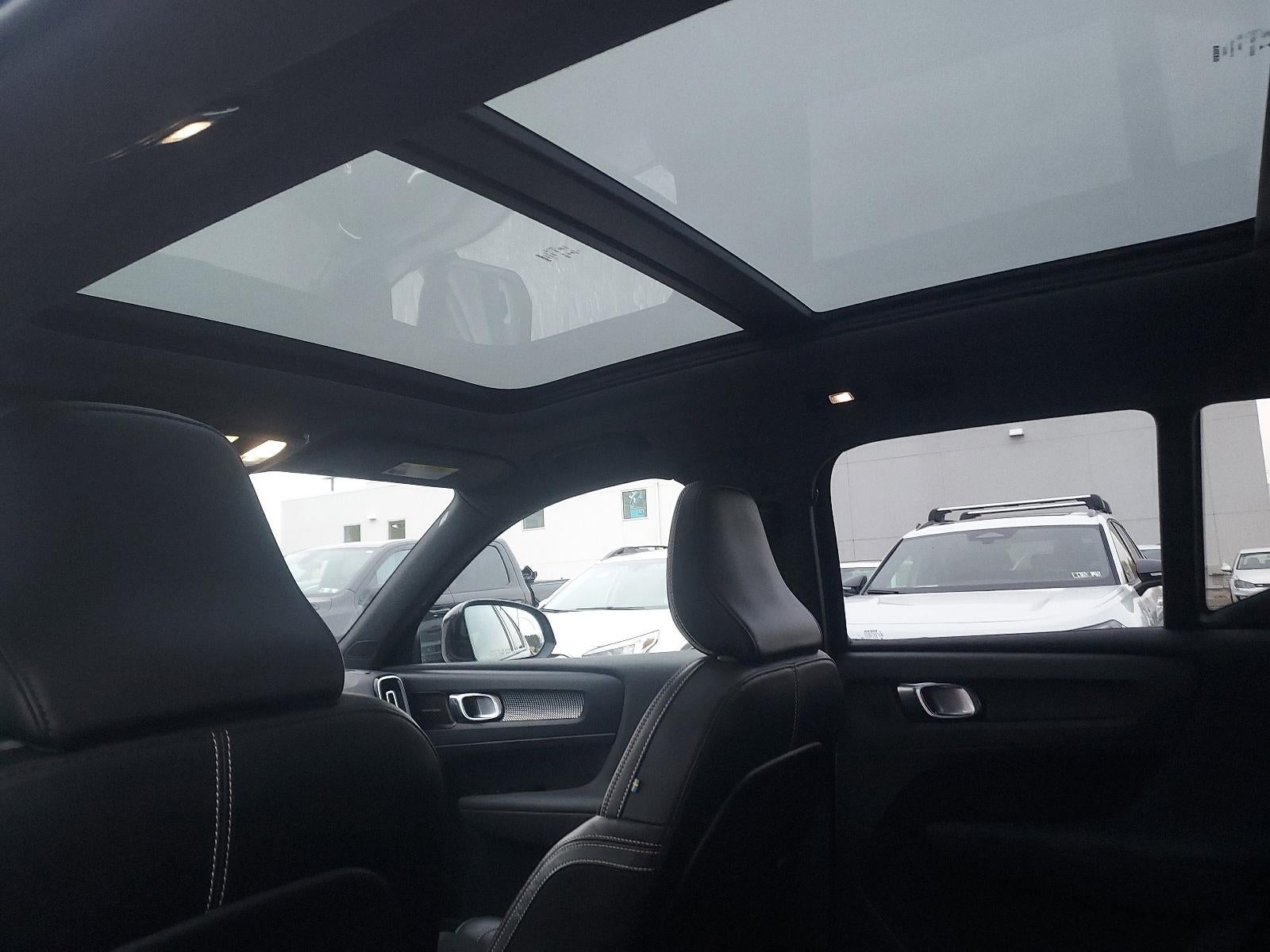 2021 Volvo XC40 Recharge P8 eAWD Pure Electric