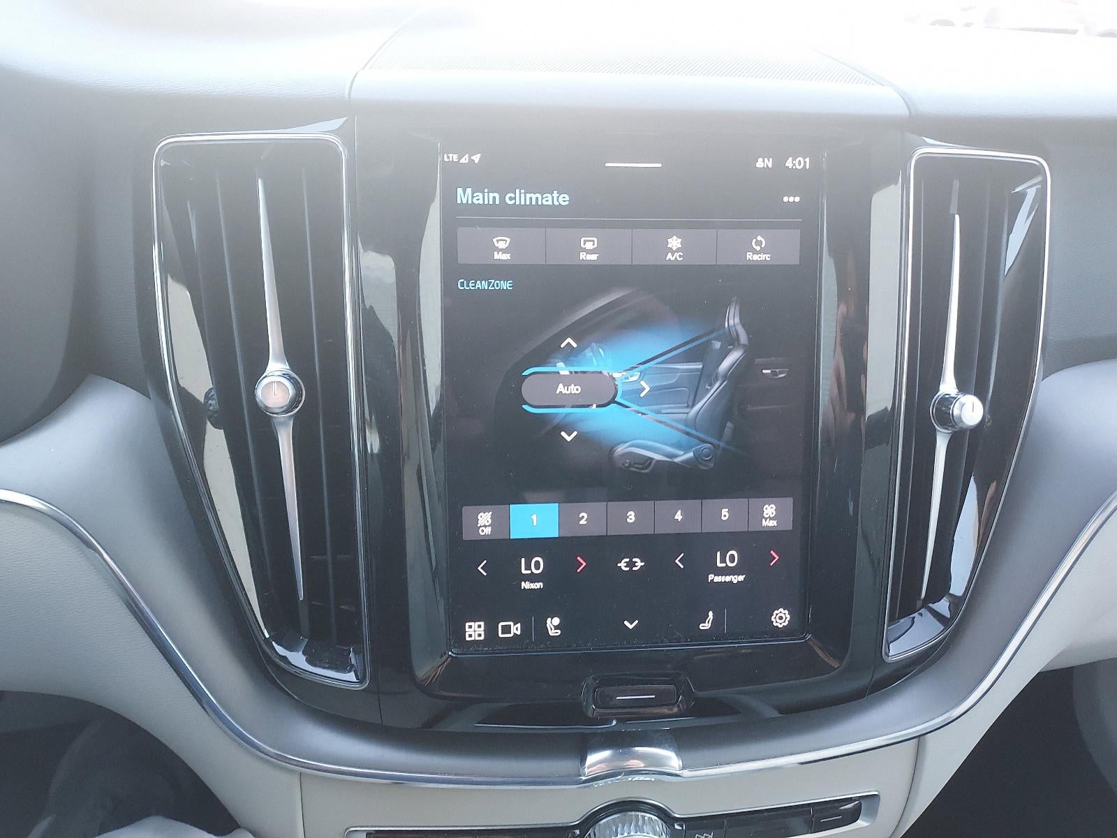 2024 Volvo XC60 B5 AWD Core Dark Theme